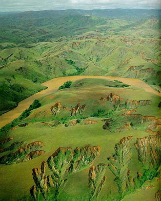 Фотография Мадагаскара. Земля Мадагаскара местами лишена растительного покрова 