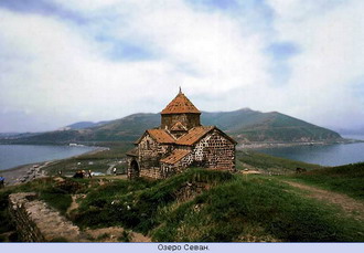 Фотография Армении. Часовня на озере Севан в Армении 