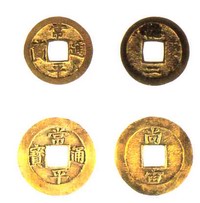 Корейские монеты времен династии Ли (Чосон).* Вверху монета 1692-1752 гг. выпуска (лицевая и оборотная сторона). Внизу монета 1742-1752 гг. выпуска (лицевая и оборотная сторона) 