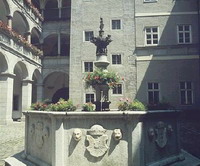 Дворик Ландхауса с фонтаном
